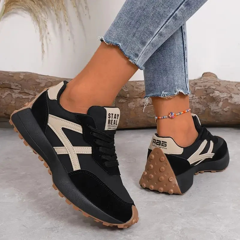 Sneakers med Kontrastdetaljer | Lette Materialer | Sporty & Trendy