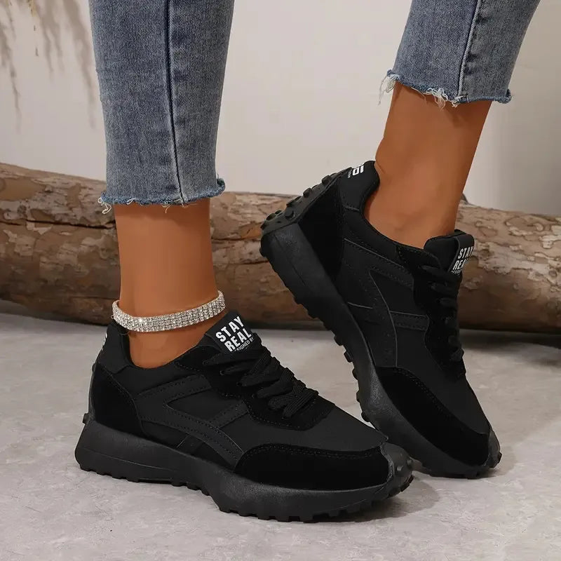 Sneakers med Kontrastdetaljer | Lette Materialer | Sporty & Trendy
