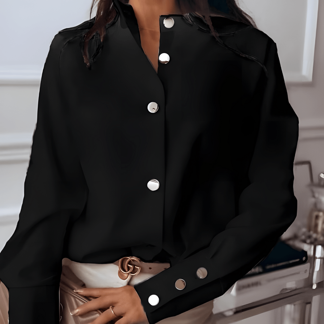 Bluse med Asymmetrisk Lukning | Metal Knapdetaljer | Elegant og Moderne