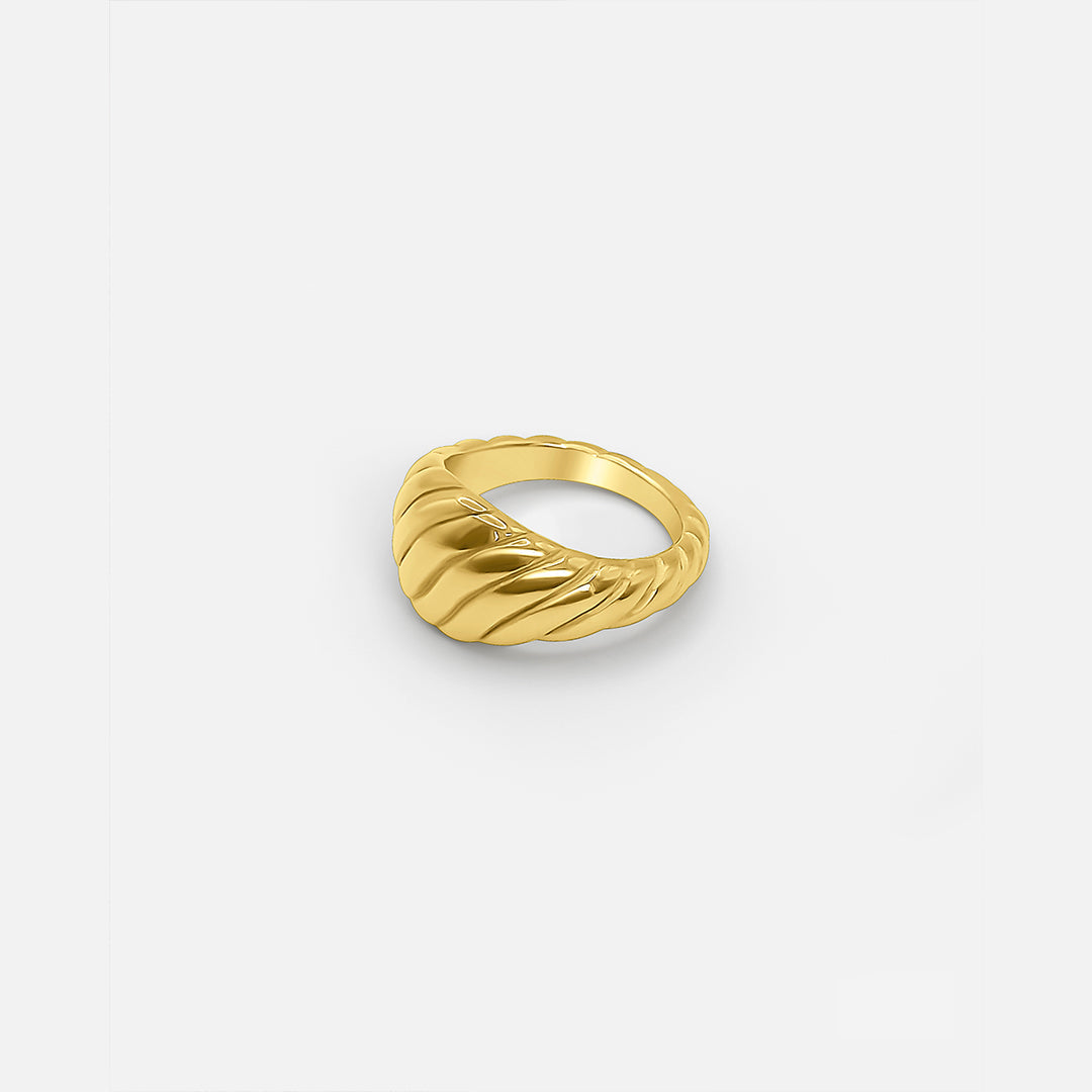 Ring med Snoet Overflade | Voluminøs Form | Retroinspireret Statement
