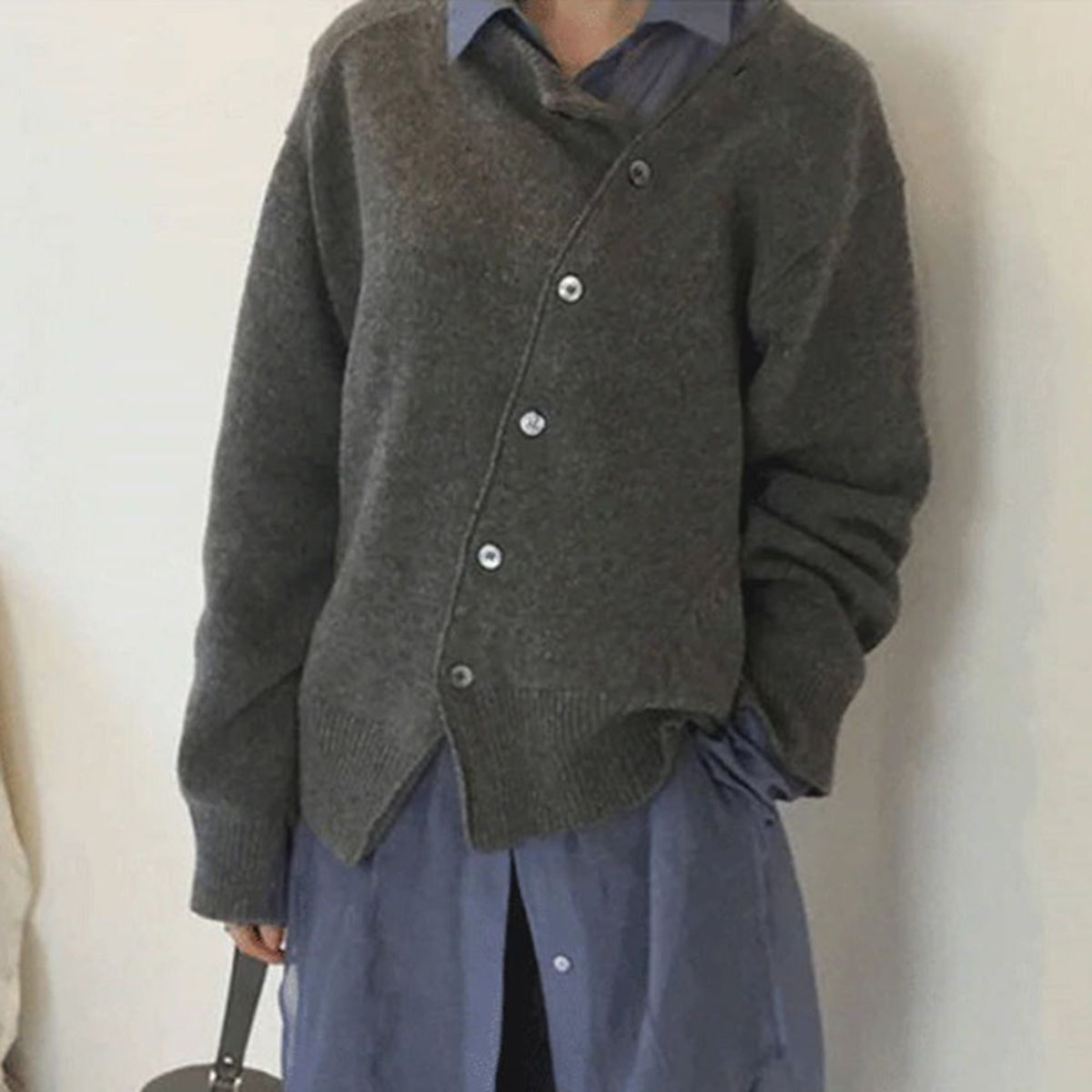 Asymmetrisk Striktrøje med Knapper | Afslappet Snit | Varm & Elegant