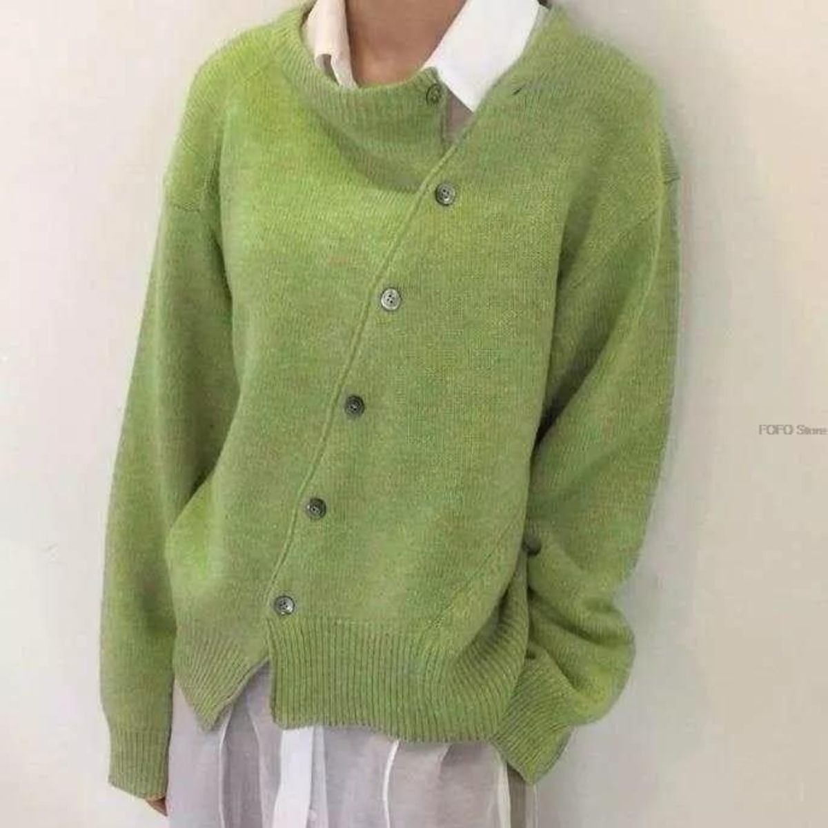 Asymmetrisk Striktrøje med Knapper | Afslappet Snit | Varm & Elegant