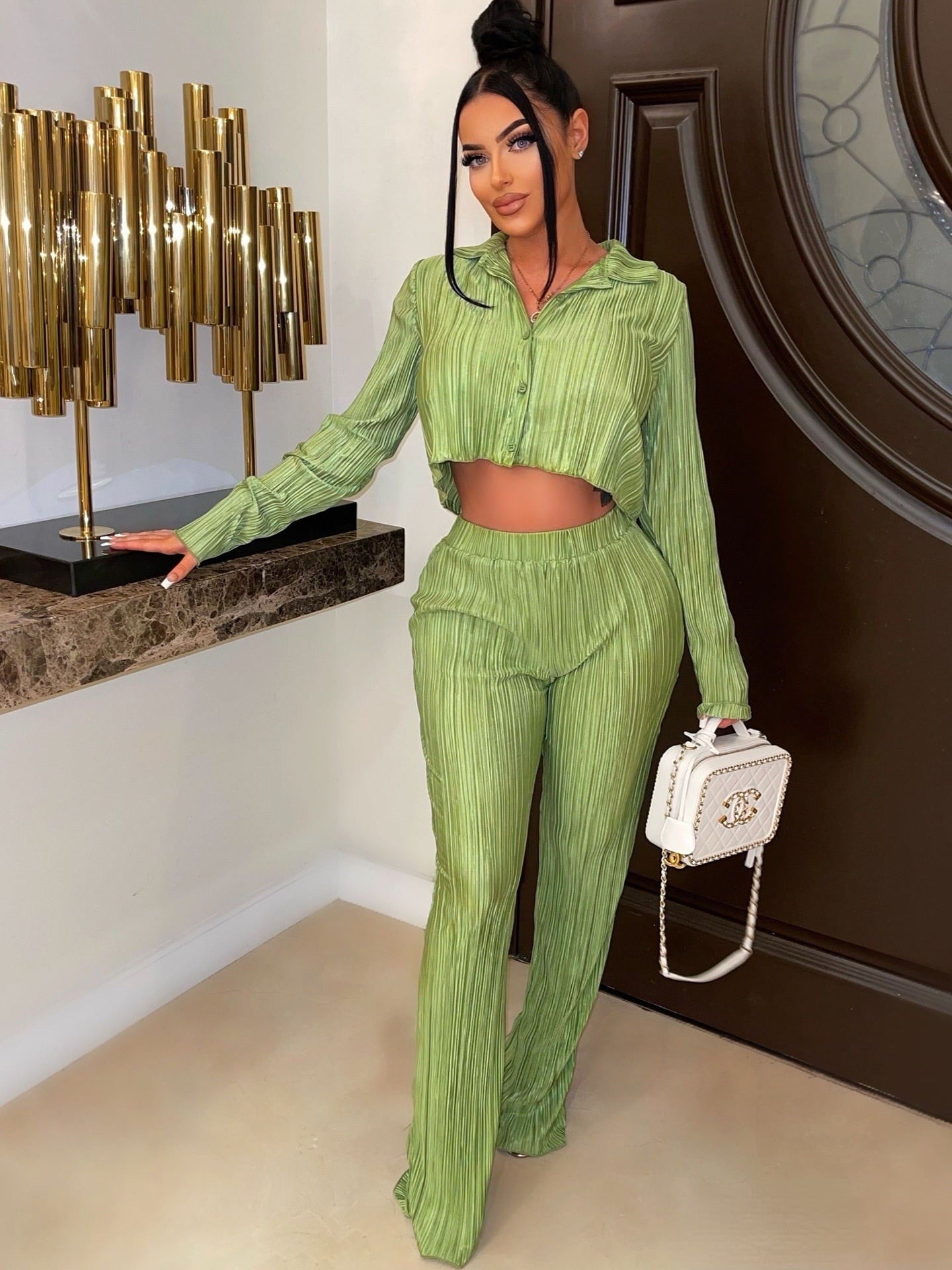 Sæt med Vidde Bukser og Cropped Skjorte | Let & Moderne | Perfekt til Hverdagsbrug