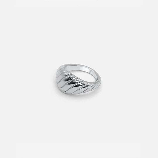 Ring med Snoet Overflade | Voluminøs Form | Retroinspireret Statement
